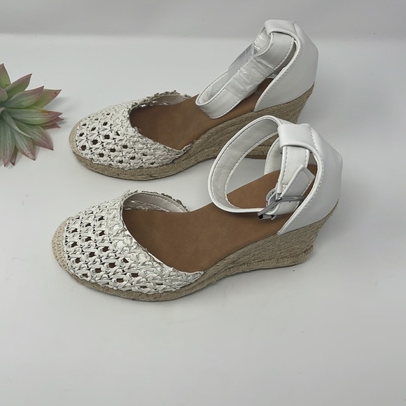 Journee Collection Sierra Espadrille Sandal - Picture 3 of 10